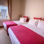 College Hospitality Hostal