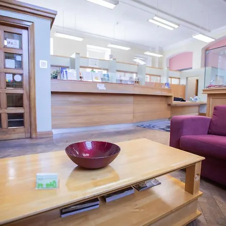 College Hospitality بيت شباب