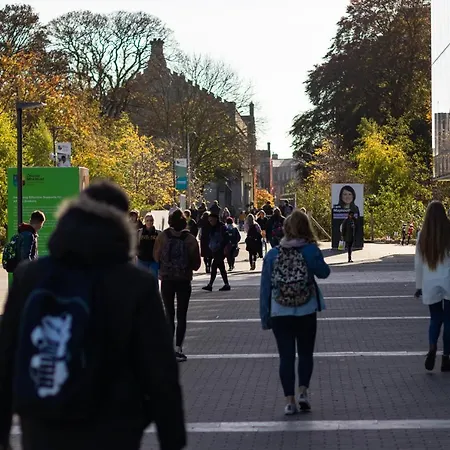 College Hospitality بيت شباب