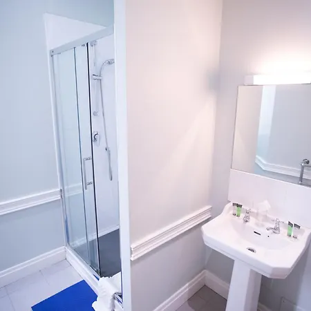 College Hospitality بيت شباب