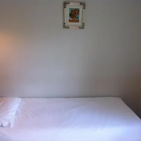 College Hospitality * ماينوث