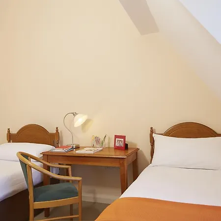 College Hospitality بيت شباب