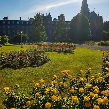 بيت شباب College Hospitality ماينوث